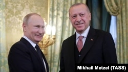 Президент Туреччини Реджеп Тайїп Ердоган і президент Росії Володимир Путін (ліворуч) під час зустрічі в Кремлі, Москва, Росія, квітень 2019 року
